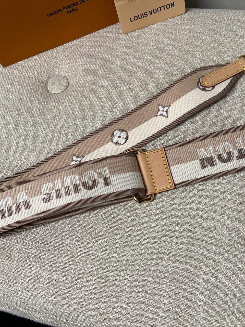 Louis Vuitton Pink Beiges Guitar Shoulder Strap-New never used - Picture 4 of 6